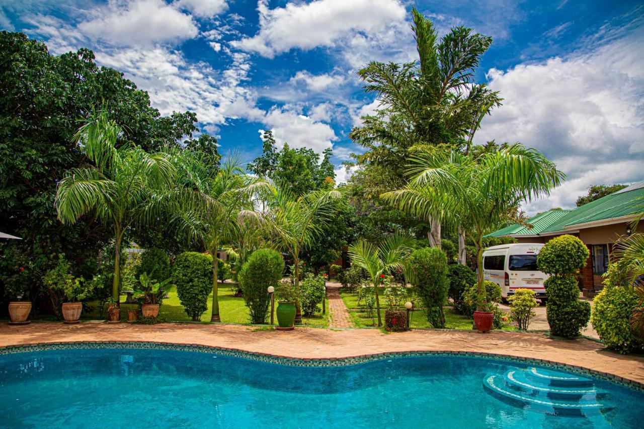 Dzimbahwe Guest Lodge Victoria Falls Extérieur photo